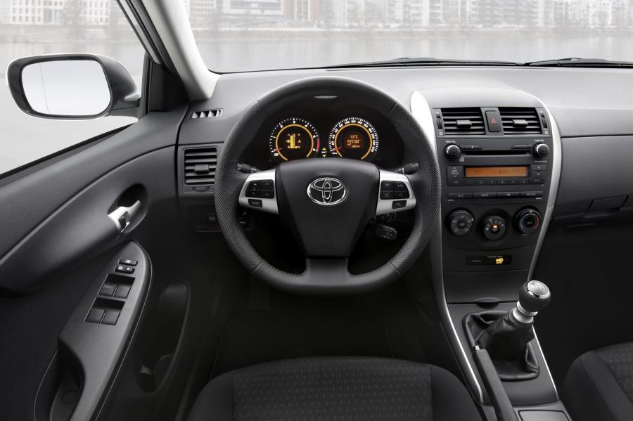  Toyota Corolla 2011 года  (фото 15 из 76)